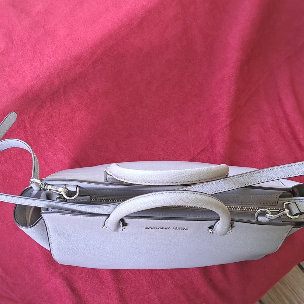 Michael Kors Medium Size Light Gray Bag/ Crossbody ❤️ EC - Picture 8 of 13
